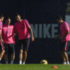Xavi Hernández, Leo Messi y Sergio Busquets, en el entrenamiento del Barça, este viernes.-Foto: LLUIS GENE / AFP