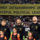 La pancarta que colgó el miércoles en la grada del Camp Nou, durante el Barça-Inter de Champions.-AFP
