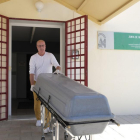 Llegada de los restos mortales de Blesa al Instituto Anatómico Forense de Alcolea.-DIARIO DE CÓRDOBA / MANUEL MURILLO