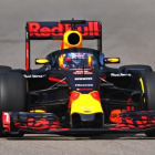 Daniel Ricciardo prueba la cúpula de seguridad en su Red Bull en el trazado de Sochi.-RED BULL RACING