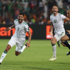 Riyad Mahrez celebra el gol con el clasificó a Argelia para la final de la CAN.-EPA/BACKPAGE