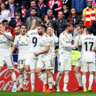 Los jugadores del Madrid celebran el tercer gol el Atlético en el Metropolitano.-EFE / RODRIGO JIMÉNEZ