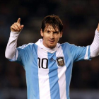 Leo Messi, enfundado en la camiseta de la selección argentina.-CÉZARO DE LUCA / EFE