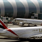 Aviones de la compañía Emirates en el aeropuerto de Dubái, en los Emiratos Árabes Unidos, el 8 de mayo del 2014.-KAMRAN JEBREILI