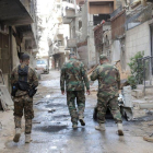 Soldados del Ejército de Asad, en la ciudad siria de Zamalka.-YOUSSEF BADAWI (EFE)