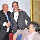 Catalán y Gonzalo se dan un apretón de manos tras anunciarse el relevo.-Valentín Guisande