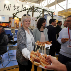 Degustación de torreznos sorianos en la Feria de Turismo de Interior, Intur-Ical