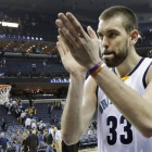 Marc Gasol, de los Grizzlies Memphis, celebra la victoria de su equipo ante los Trail Blazers.-AP / MARK HUMPHREY