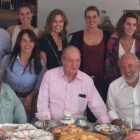 El Rey Juan Carlos y la infanta comiendo paella junto a Arévalo y Bertín Osborne-TWITTER