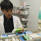 Los farmacéuticos tienen la obligación de dispensar el medicamento genérico. / U. S.-