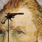El revólver que se cree que es el arma que el pintor holandés del siglo XIX Vincent Van Gogh habría usado para suicidarse el 27 de julio del 1890.-FRANCOIS GUILLOT (AFP)
