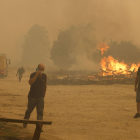 Vecinos de la localidad abulense de Sotalbo son desalojados por la cercanía del incendio forestal originado en Navalacruz.-ICAL