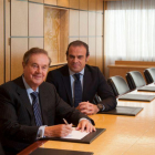 El presidente de Meliá, Gabriel Escarrer Juliá, y el hasta ahora vicepresidente, Gabriel Escarrer Jaume.-