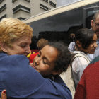 Llegada de niños saharauis a Soria el verano pasado. / VALENTÍN GUISANDE-