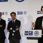 Mariano Rajoy, tras la firma del acuerdo de coalición con el presidente de UPN, Javier Esparza.-EFE