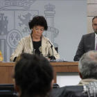 La ministra de Hacienda, María Jesús Montero,  la portavoz del Gobierno, Isabel Celáa,  y el ministro de Fomento,  José Luis Ábalos, durante la rueda de prensa posterior al Consejo de Ministros-EFE// ZIPI
