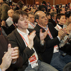 El alcalde de SoriA, Carlos Martínez, ayer junto a otros delegados en el 38 Congreso FederaL. / ICAL-
