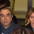 Carlos Ghosn junto a su mujer Carole.-