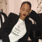 Rihanna pone de moda una camiseta de Dior como lema feminista.-INSTAGRAM