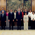 Los nuevos ministros acompañados del Rey Felipe VI y el presidente del Gobierno, Pedro Sánchez.-JJ GUILLEN (EFE)