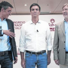 Eduardo Madina, Pedro Sánchez y José Antonio Pérez Tapias, tras el debate que protagonizaron el 7 de julio en la campaña por la secretaría general del PSOE.-JUAN MANUEL PRATS