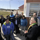 José María Álvarez, ayer, en las inmediaciones del centro penitenciario donde exigieron su apertura.-VALENTÍN GUISANDE