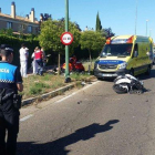 Un fallecido en una colisión entre una moto y un ciclomotor en el Camino Viejo de Simancas-EL MUNDO