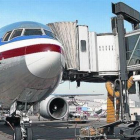 Un avión de American Airlines en el aeropuerto de El Prat, en su primer vuelo directo a Nueva York.-ARCHIVO / DANNY CAMINAL