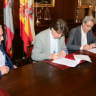 Bárez, Mínguez, García y González durante la firma del convenio.-ÁLVARO MARTÍNEZ