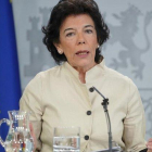 La ministra portavoz, Isabel Celaá, este viernes en rueda de prensa tras el Consejo de Ministros.-JOSÉ LUIS ROCA