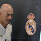 Zinedine Zidane, técnico del Madrid, tras la comparecencia de prensa previa al inicio de liga.-AFP