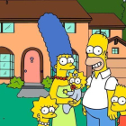 Los protagonistas de la serie de dibujos animados Los Simpson frente a su casa.-AP