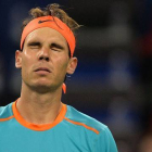 Rafael Nadal se lamanta tras caer en su debut en el torneo de Shanghái contra Feliciano López.-