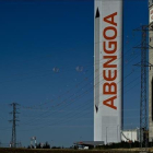 Planta solar de Abengoa en Sanlucar La Mayor-AFP / CRISTINA QUICLER