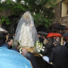 La lluvia sorprendió a la procesión camino de la ermita-V. G.