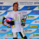 Cristina Juarranz ‘Crispi’, con el trofeo de campeona de España de Open1000 el pasado 21 de octubre en Jerez.-HDS