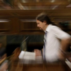 Pablo Iglesias interviene en la tribuna del hemiciclo durante el debate de la moción de censura.-JOSÉ LUIS ROCA
