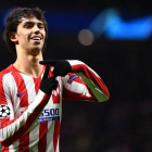 El portugués João Félix celebra el 1-0 del Atlético ante el Lokomotiv.-AFP