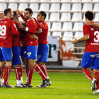 Los jugadores del Numancia se abrazan tras uno de los goles del curso pasado en Albacete. / Área 11-