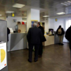 Una oficina de Correos de Madrid.-EFE / CARLOS PÉREZ
