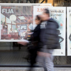 Promoción de hipotecas en una oficina bancaria.-FERRAN NADEU