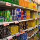 Zona de bebidas no alcohólicas, en un supermercado de Barcelona.-EL PERIÓDICO