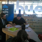 Javier Gracia y Daniel Hernández, durante la presentación de la iniciativa.-EL HUECO