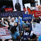 Cientos de manifestantes en una marcha a favor del programa DACA, el 30 de agosto, en Nueva York.-AFP / SPENCER PLATT