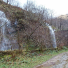 Una de las cascadas del río que da nombre a la zona y que se precipita justo en la entrada del túnel de La Engaña.-L. P.