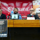 Samuel Moreno, Armando García y Miguel Lázaro, ayer, durante la presentación del concurso 'El Mejor Torrezno del Mundo'.-ALVARO MARTÍNEZ