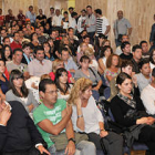 Aspecto de la asamblea celebrada en el turno de tarde en el Centro Cultural Gaya Nuño. / VALENTÍN GUISANDE-