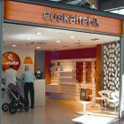 Una oficina de la compañía Euskaltel.-Foto: EL PERIÓDICO