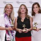Maria Helena Antolin, Montse Marti y Rocio Hervella, tras recibir sus premios IWEC en Shanghai.-EL PERIÓDICO
