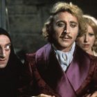 Gene Wilder, entre Marty Feldman y Teri Garr, en 'El jovencito Frankenstein'.-